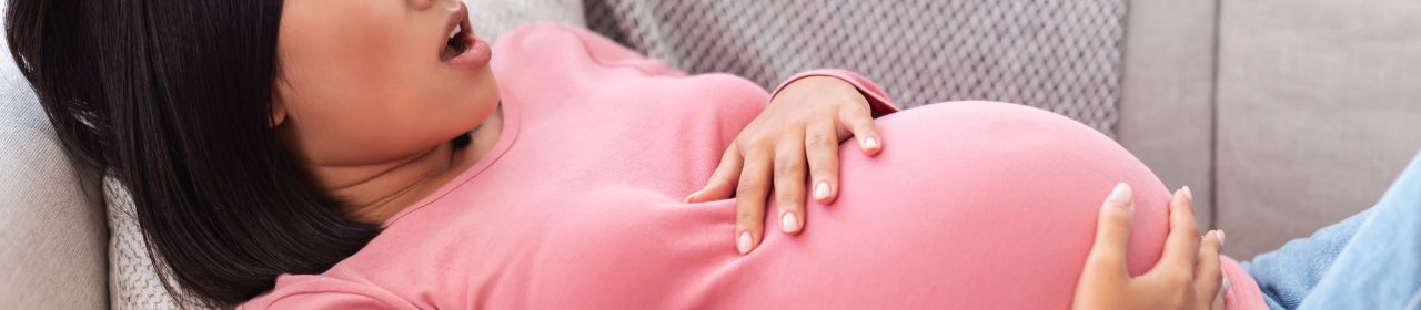 مطالعات بالینی نشان می‌دهد استفاده از دوش واژینال با محلول نمکی در زنان باردار با دهانه رحم کوتاه می‌تواند با کاهش التهاب دستگاه تناسلی و کنترل عفونت‌ها، در پیشگیری از زایمان زودرس مؤثر باشد.